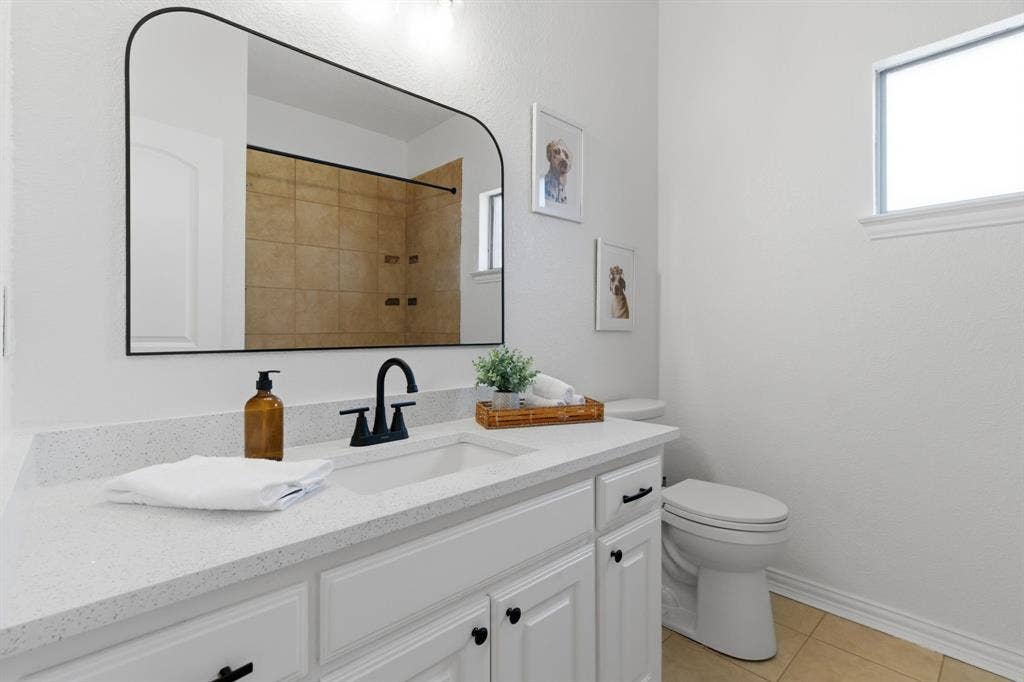 813 Chase Circle, Hurst, TX 76053 813 Chase Circle, Hurst, TX 76053