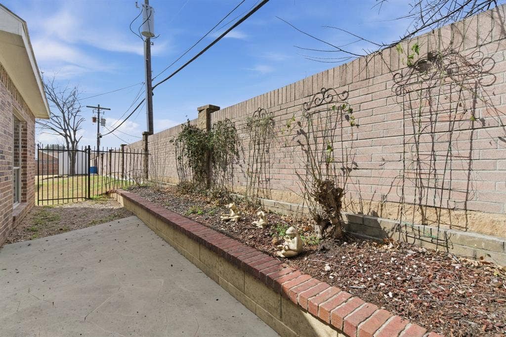 813 Chase Circle, Hurst, TX 76053 813 Chase Circle, Hurst, TX 76053