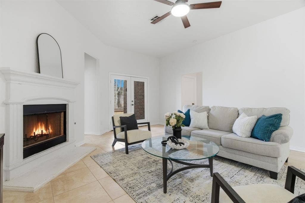 813 Chase Circle, Hurst, TX 76053 813 Chase Circle, Hurst, TX 76053