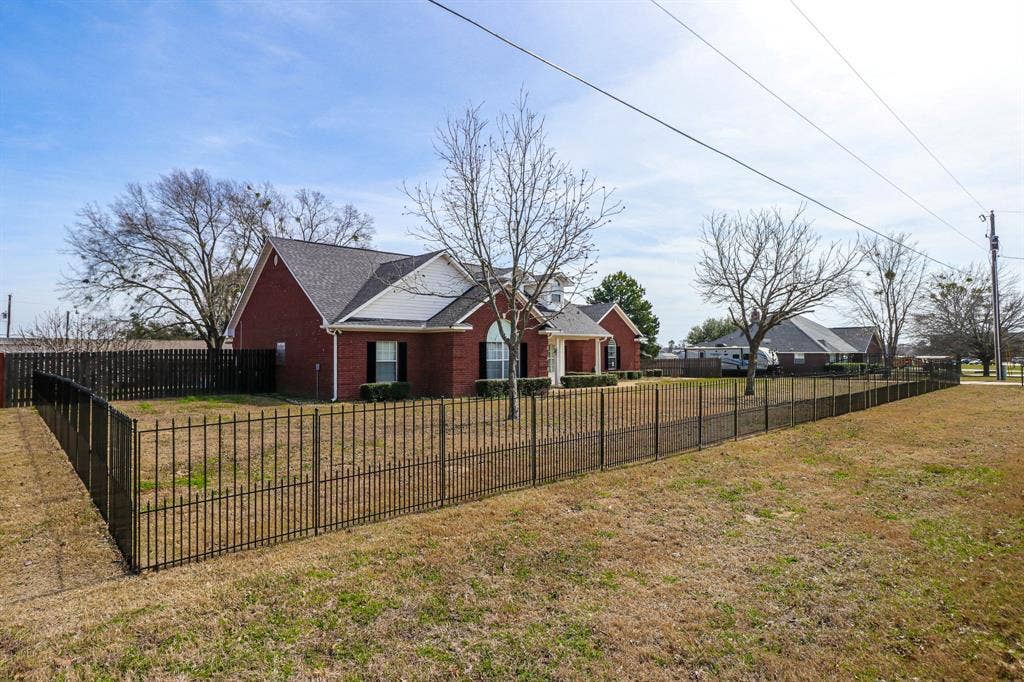 10624 Russell DR Drive, Chandler, TX 75758 10624 Russell DR Drive, Chandler, TX 75758