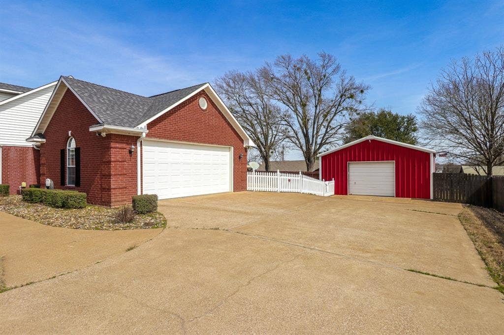 10624 Russell DR Drive, Chandler, TX 75758 10624 Russell DR Drive, Chandler, TX 75758