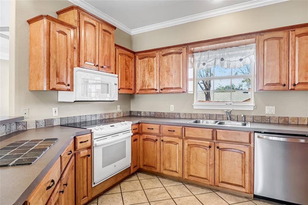 10624 Russell DR Drive, Chandler, TX 75758 10624 Russell DR Drive, Chandler, TX 75758