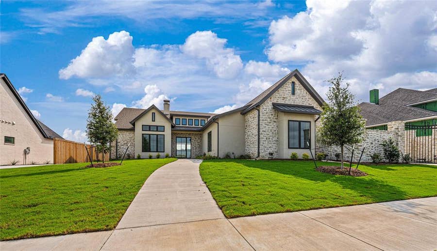 Property photo for 38 Pinehurst Drive, Woodway, TX