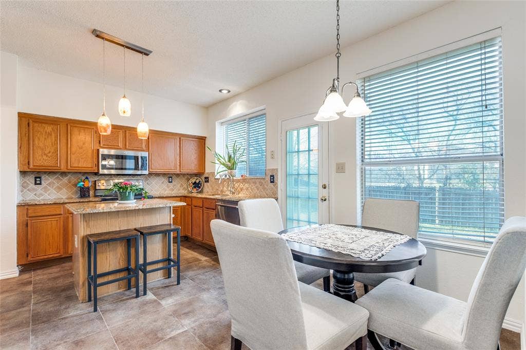 6841 Douglas Creek, Plano, TX 75023 6841 Douglas Creek, Plano, TX 75023