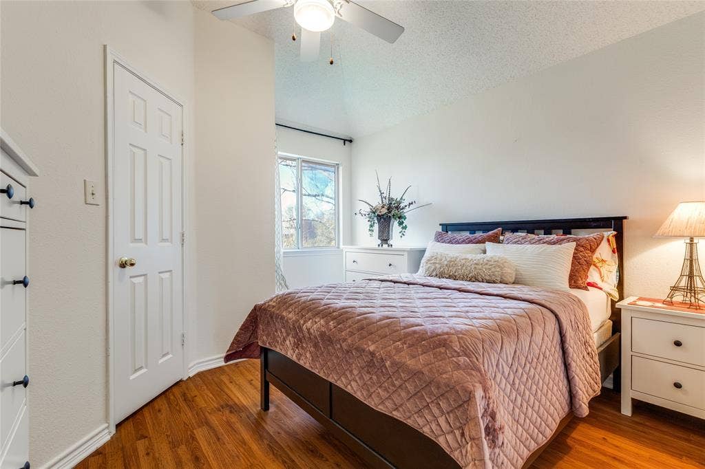 6841 Douglas Creek, Plano, TX 75023 Secondary bedroom.