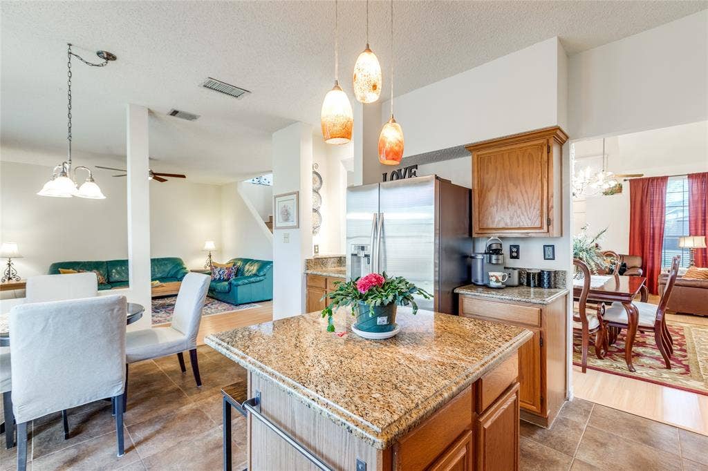 6841 Douglas Creek, Plano, TX 75023 6841 Douglas Creek, Plano, TX 75023