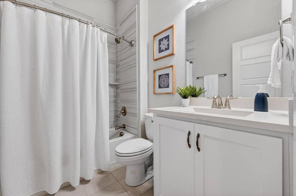 1508 Lavender Lane, Argyle, TX 76226 Full Bath close to Front Bedroom and Office