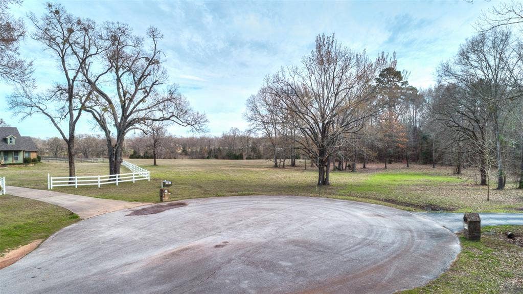 23771 Champion Drive, Lindale, TX 75771 23771 Champion Drive, Lindale, TX 75771