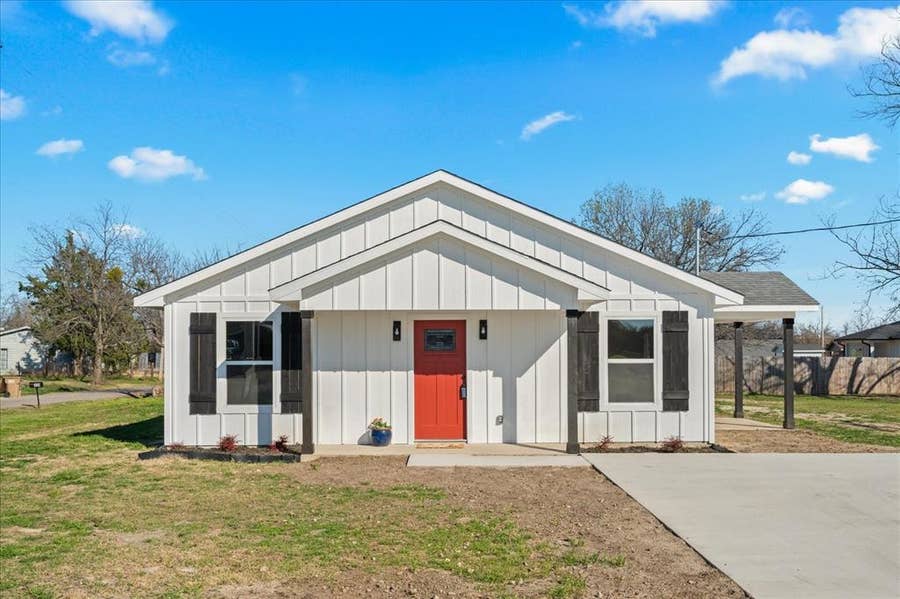 Property photo for 200 Gladys Street, Lone Oak, TX