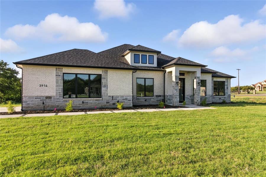 Property photo for 3914 Southern Oaks Drive, Royse City, TX