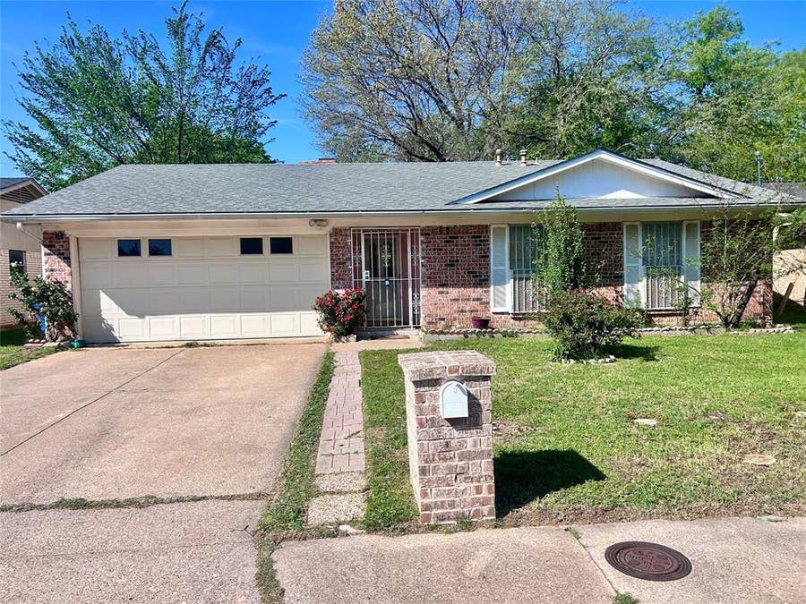 Property photo for 10405 Trail Avenue, Dallas, TX