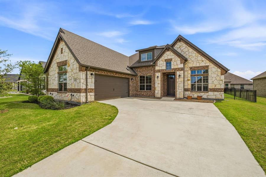 Property photo for 1038 Mickelson Drive, Granbury, TX