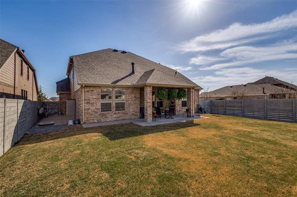 Envision a pool or playset here