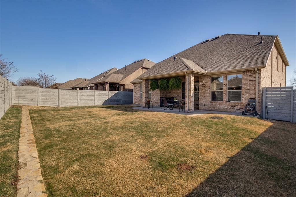 Oversized corner lot backyard.