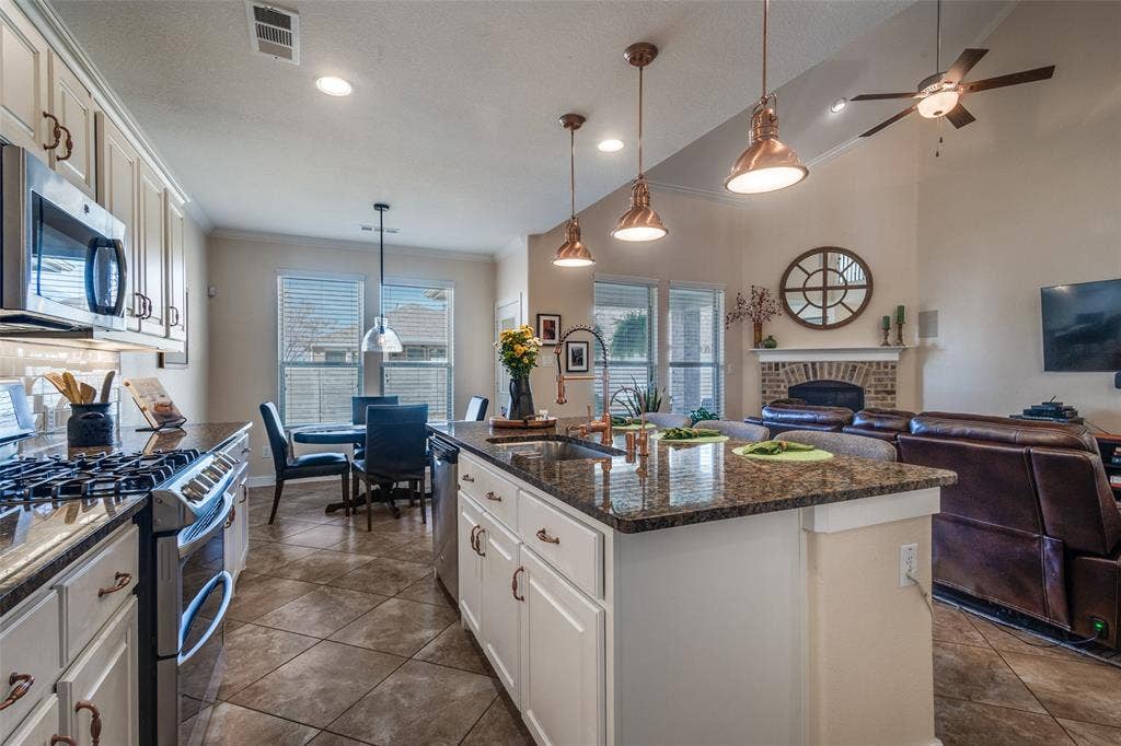Lots of room for meal or party prep and serving