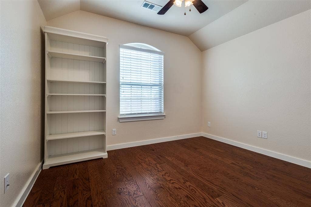 And 1 more 2nd floor bedroom