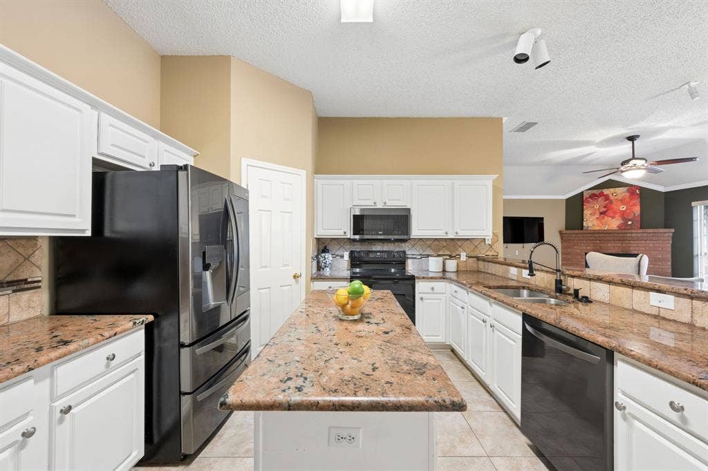 2676 Bent Tree Drive, Hurst, TX 76054 2676 Bent Tree Drive, Hurst, TX 76054