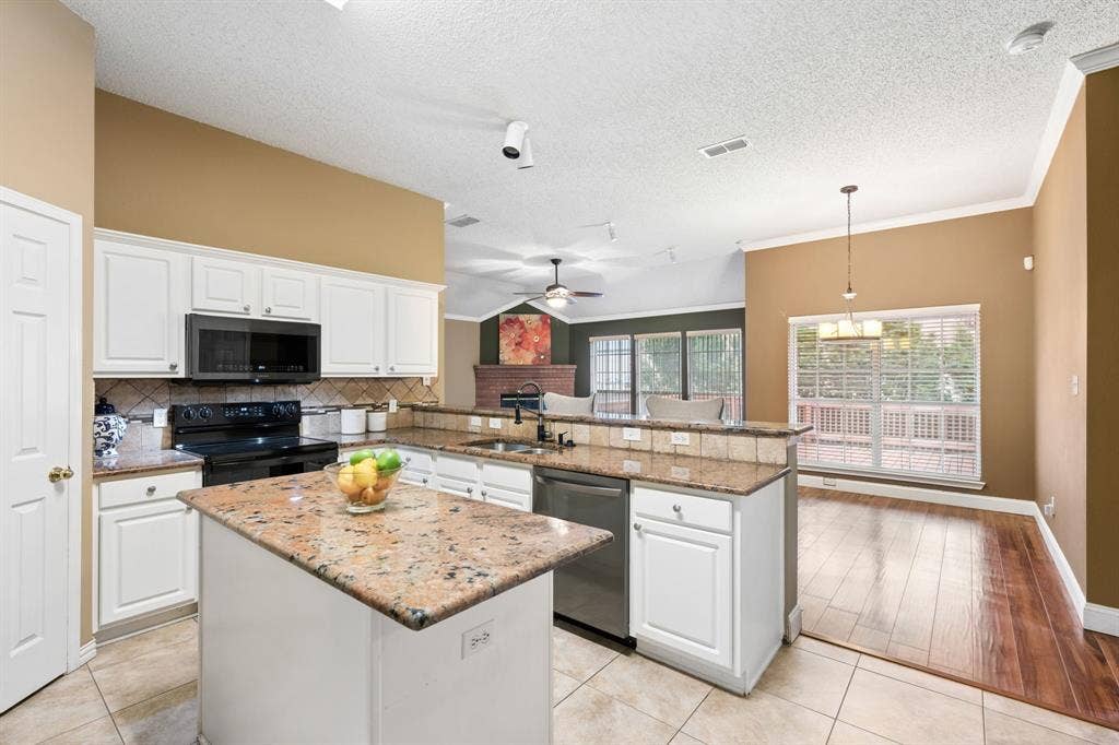 2676 Bent Tree Drive, Hurst, TX 76054 2676 Bent Tree Drive, Hurst, TX 76054