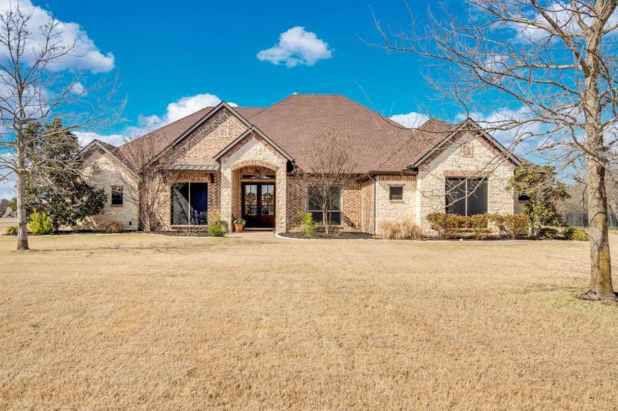 Property photo for 127 Sullivan Way, Waxahachie, TX