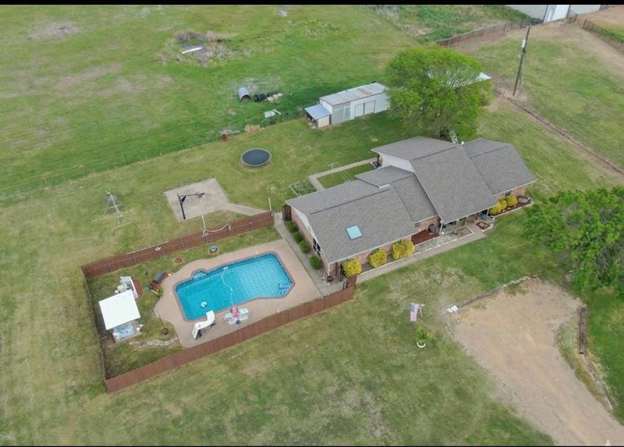 Property photo for 430 Carter Road, Italy, TX