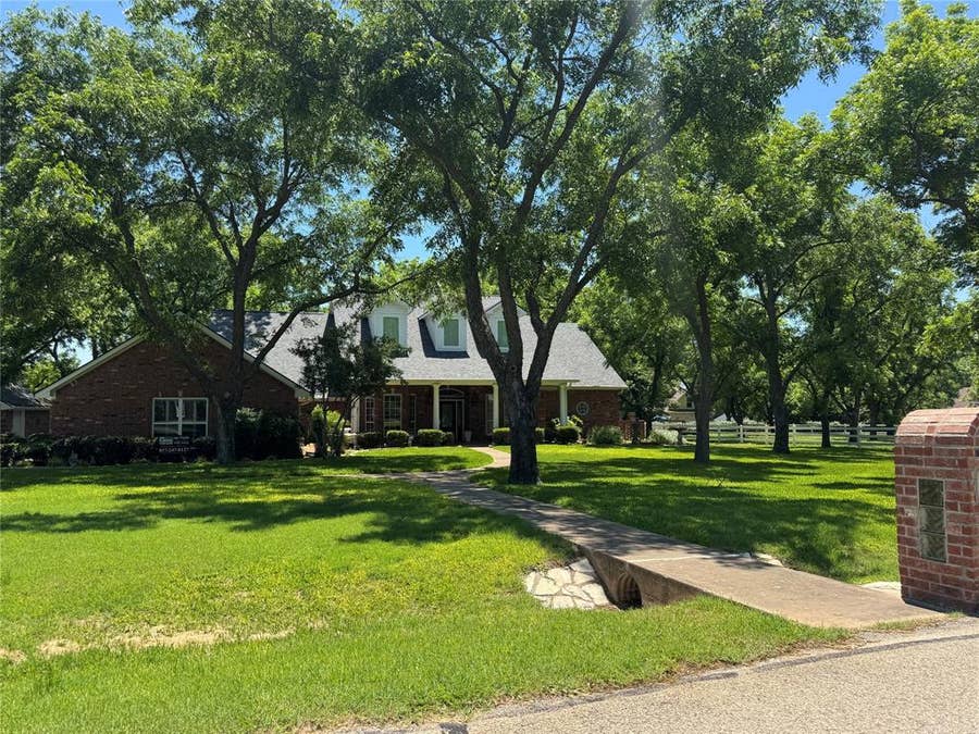 Property photo for 5615 Equestrian Court, Granbury, TX
