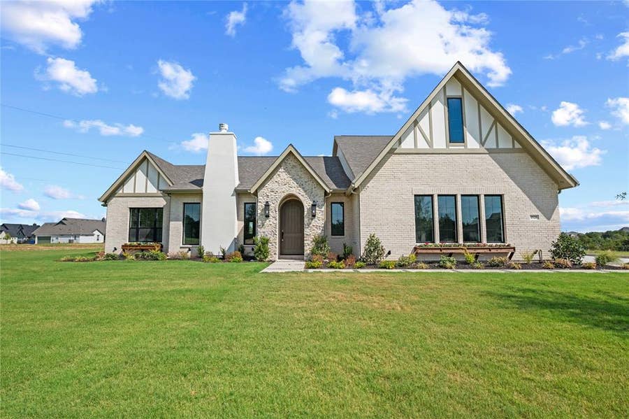 Property photo for 1920 Kaycee Circle, Midlothian, TX