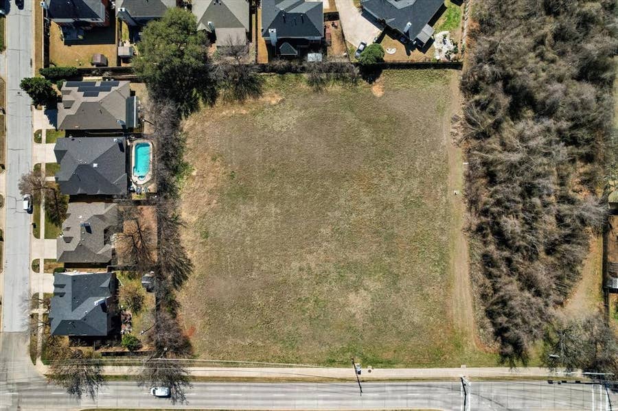 Property photo for 2400 W Sublett Road, Arlington, TX