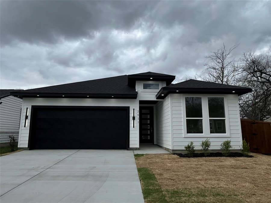 Property photo for 2511 Lea Crest Drive, Dallas, TX