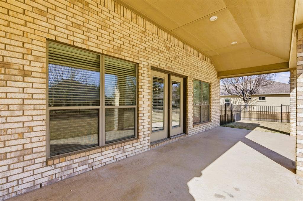 8925 Crestview Drive, Denton, TX 76207