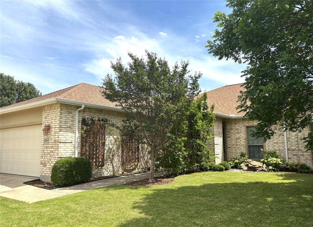 8925 Crestview Drive, Denton, TX 76207