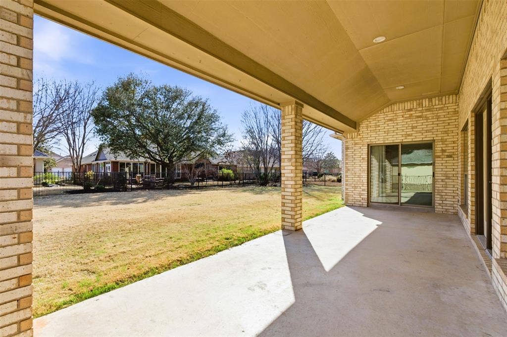 8925 Crestview Drive, Denton, TX 76207