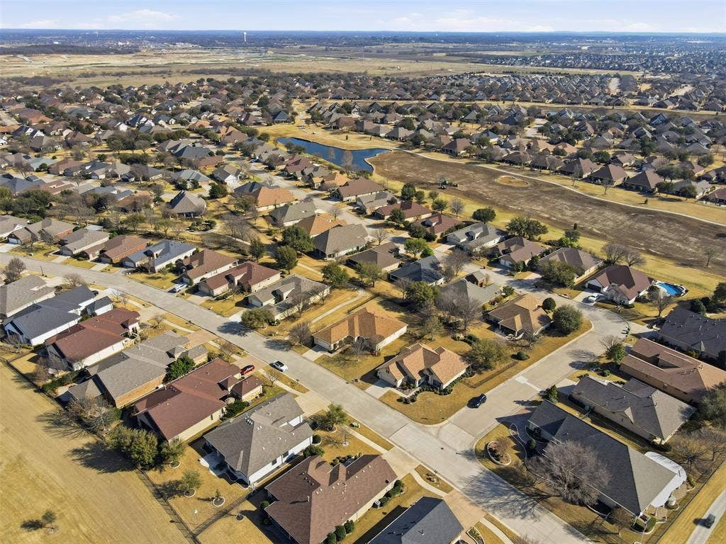 8925 Crestview Drive, Denton, TX 76207
