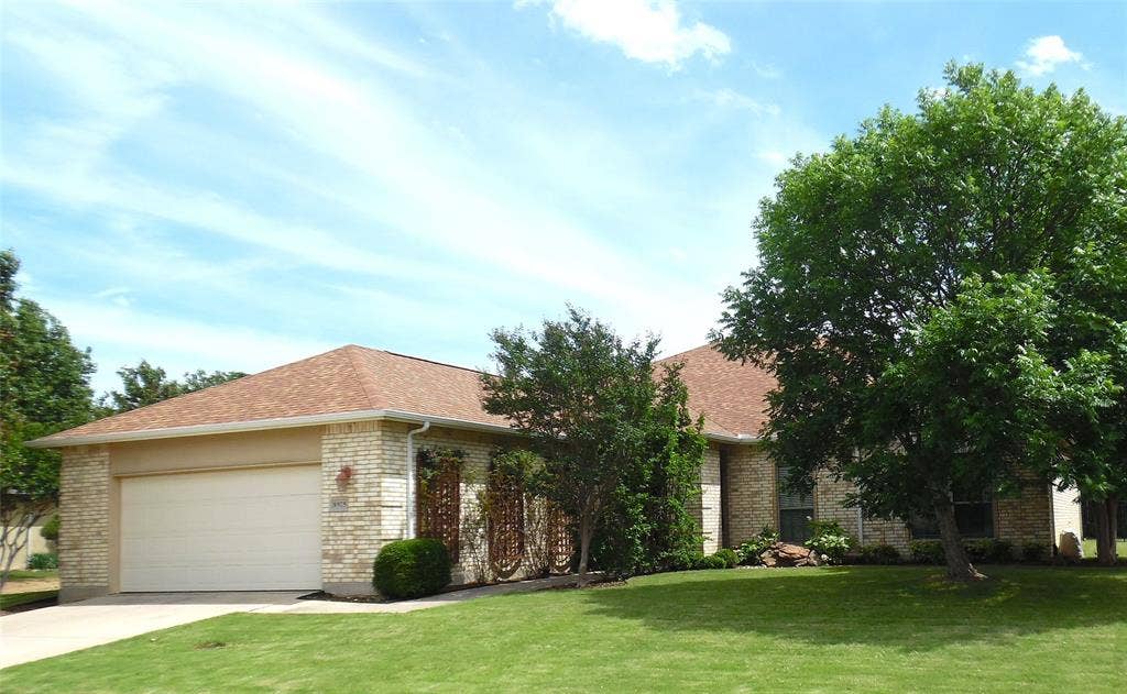 8925 Crestview Drive, Denton, TX 76207