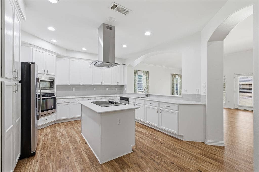 Lots of cabinets and counter top space
