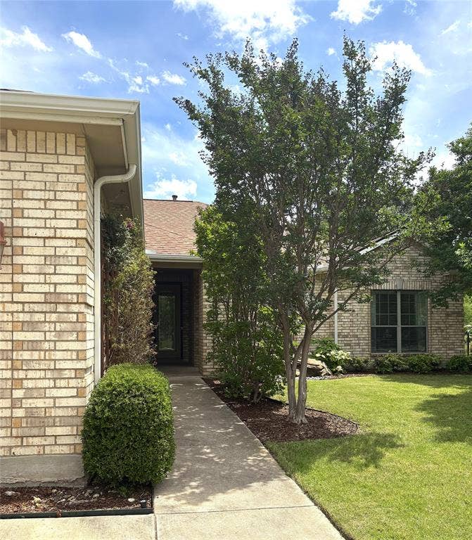 8925 Crestview Drive, Denton, TX 76207