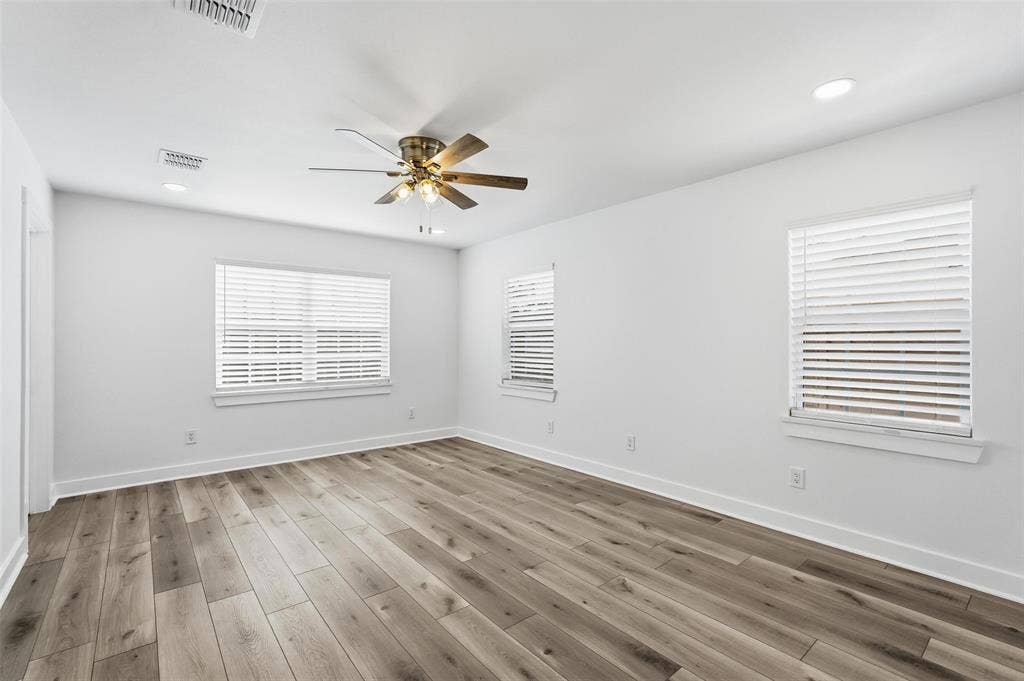 2518 W Amherst Avenue, Dallas, TX 75235 2518 W Amherst Avenue, Dallas, TX 75235