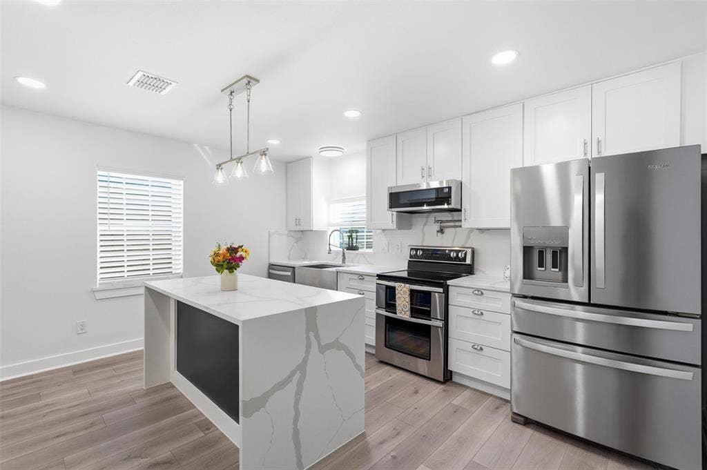 2518 W Amherst Avenue, Dallas, TX 75235 2518 W Amherst Avenue, Dallas, TX 75235