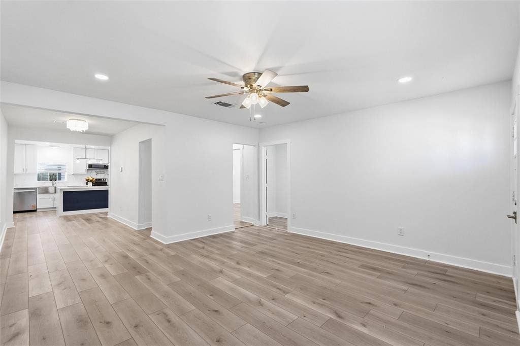 2518 W Amherst Avenue, Dallas, TX 75235 2518 W Amherst Avenue, Dallas, TX 75235