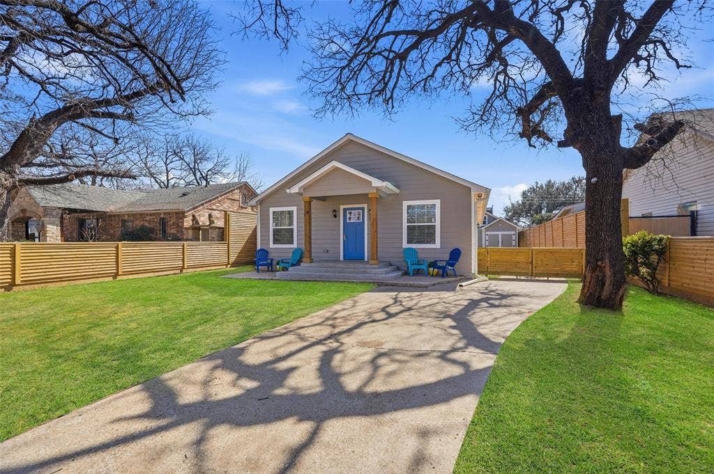 2518 W Amherst Avenue, Dallas, TX 75235 2518 W Amherst Avenue, Dallas, TX 75235
