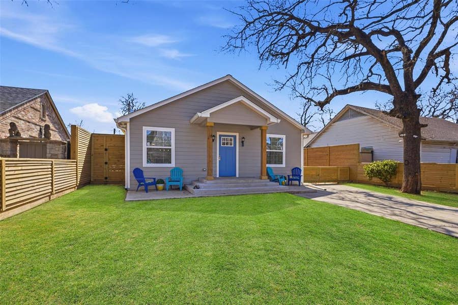 Property photo for 2518 W Amherst Avenue, Dallas, TX