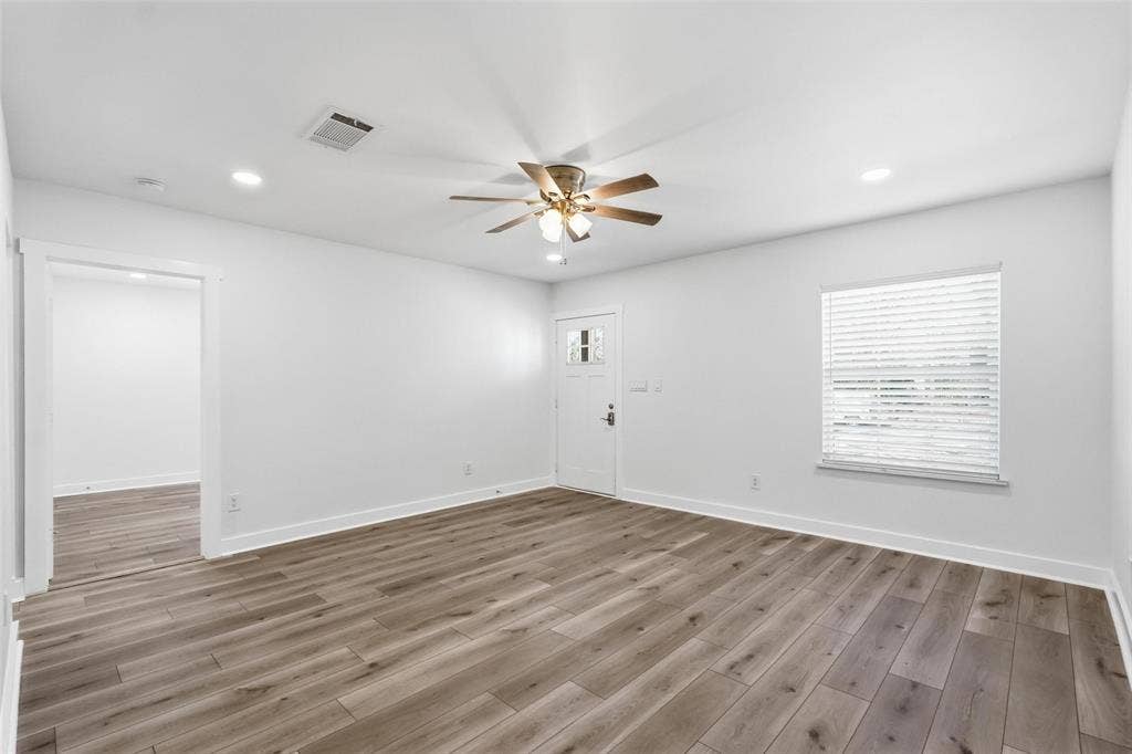 2518 W Amherst Avenue, Dallas, TX 75235 2518 W Amherst Avenue, Dallas, TX 75235