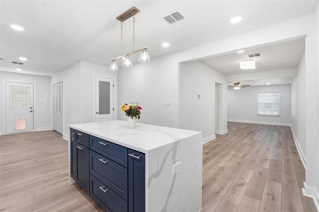 2518 W Amherst Avenue, Dallas, TX 75235 2518 W Amherst Avenue, Dallas, TX 75235