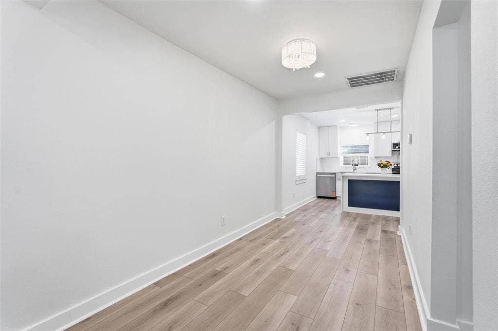 2518 W Amherst Avenue, Dallas, TX 75235 2518 W Amherst Avenue, Dallas, TX 75235