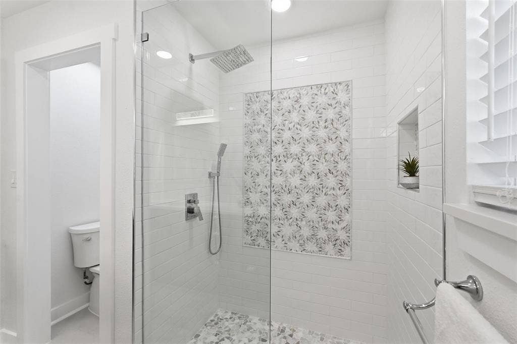2518 W Amherst Avenue, Dallas, TX 75235 2518 W Amherst Avenue, Dallas, TX 75235