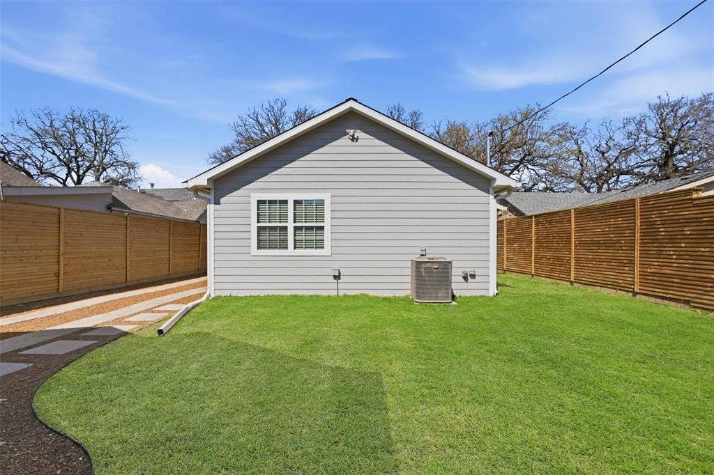 2518 W Amherst Avenue, Dallas, TX 75235 2518 W Amherst Avenue, Dallas, TX 75235