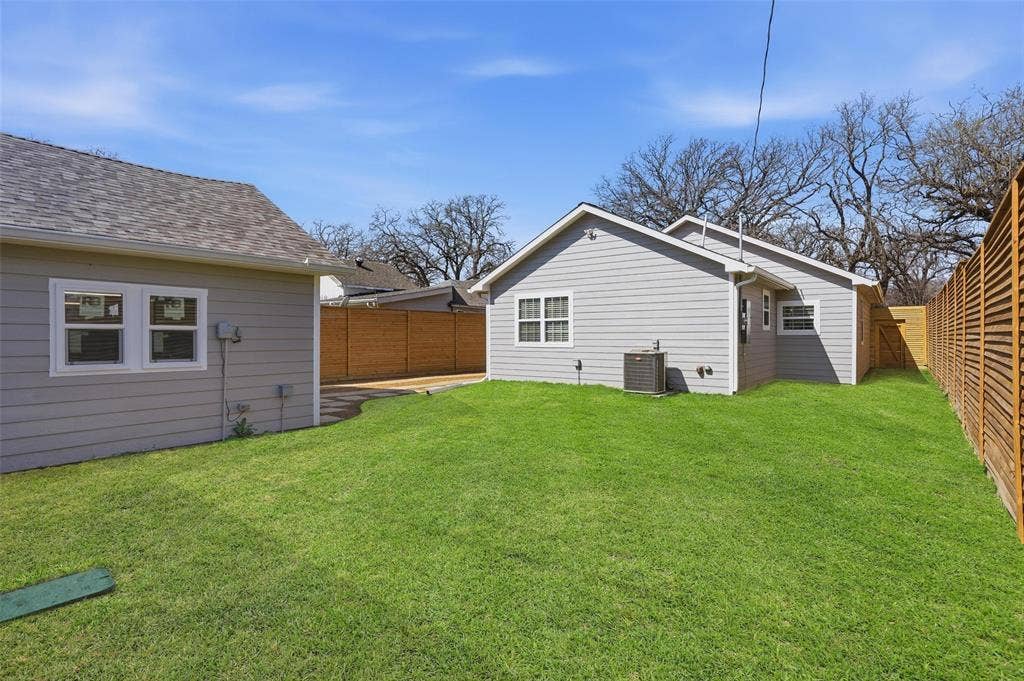 2518 W Amherst Avenue, Dallas, TX 75235 2518 W Amherst Avenue, Dallas, TX 75235