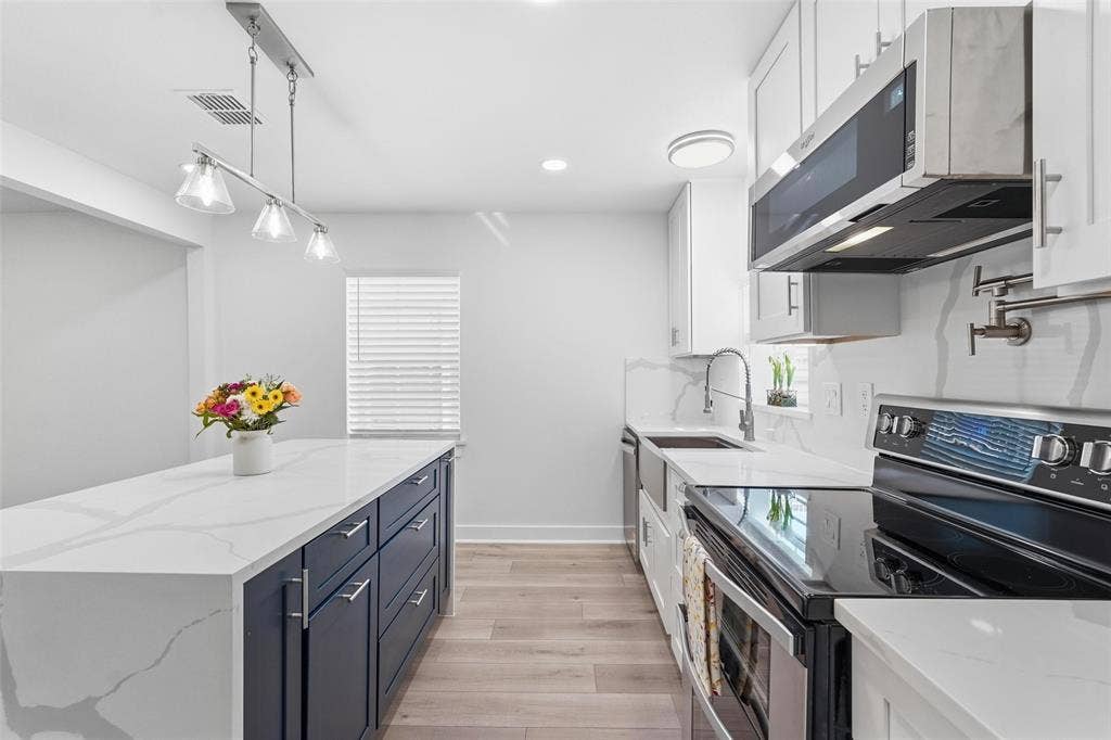 2518 W Amherst Avenue, Dallas, TX 75235 2518 W Amherst Avenue, Dallas, TX 75235