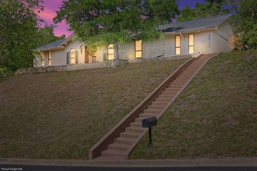 Property photo for 1033 Wedgewood Drive, Woodway, TX