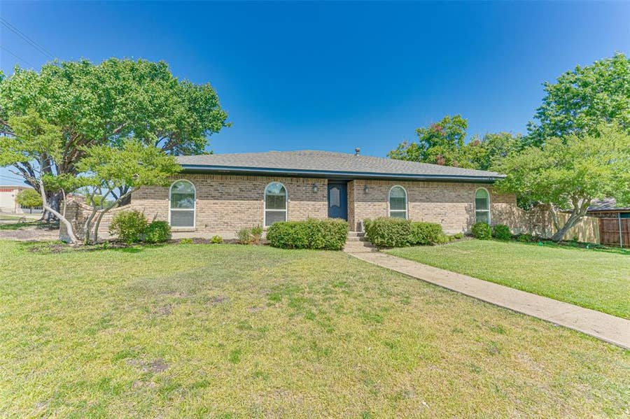 Property photo for 1301 Iroquois Drive, Garland, TX