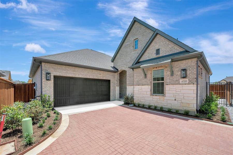 Property photo for 4725 Boyds Branch Drive, Arlington, TX